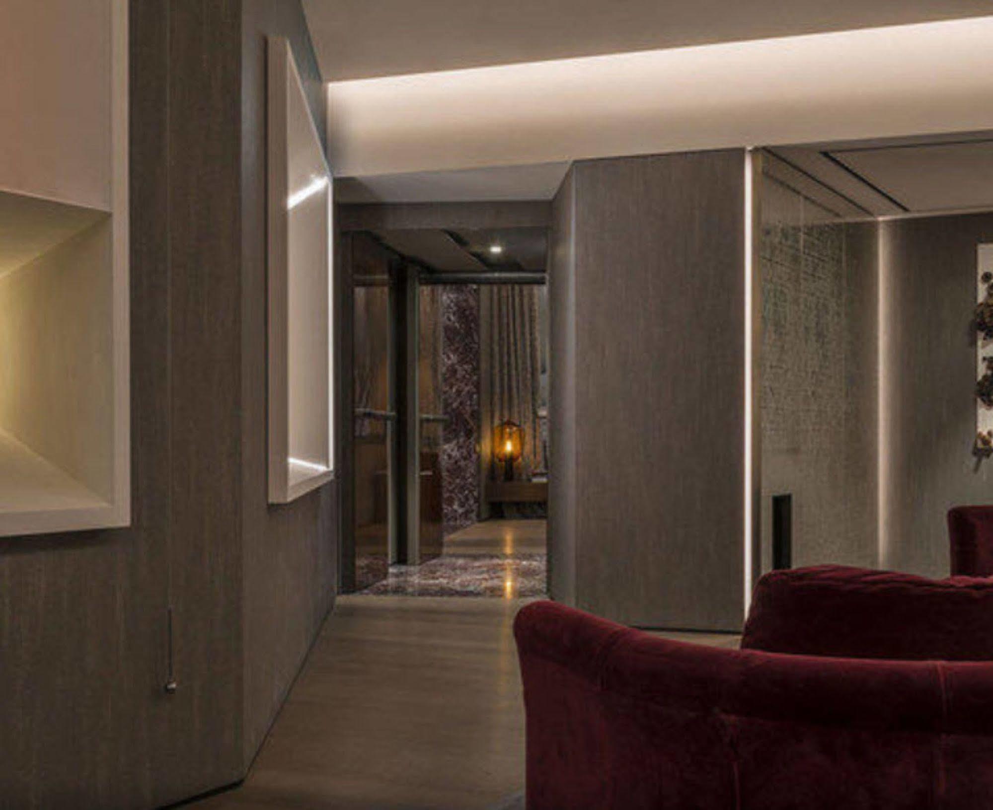 Fendi Private Suites - Small Luxury Hotels Of The World Rome Exterior photo